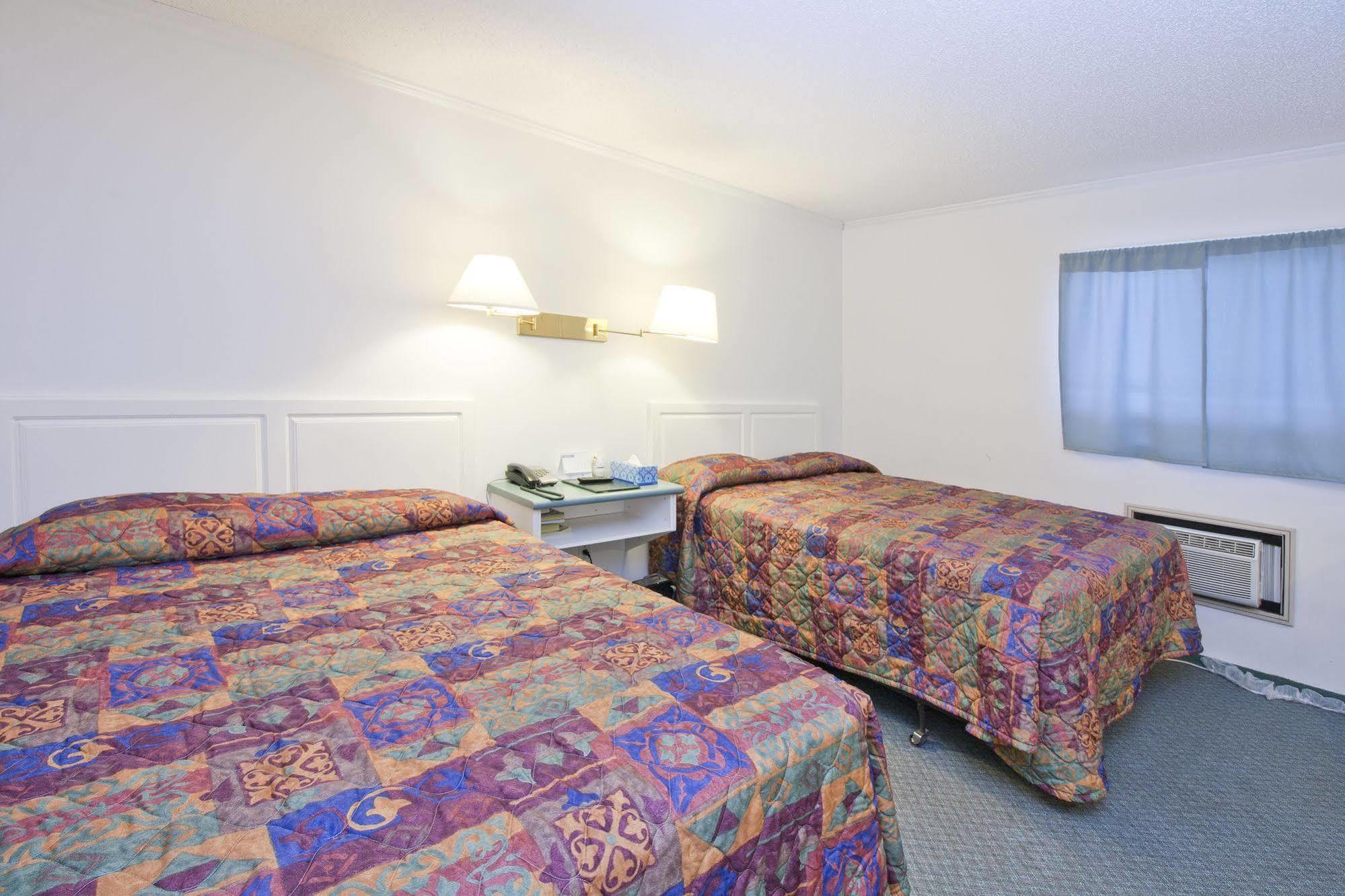 Springs Motor Inn Wainwright Dış mekan fotoğraf