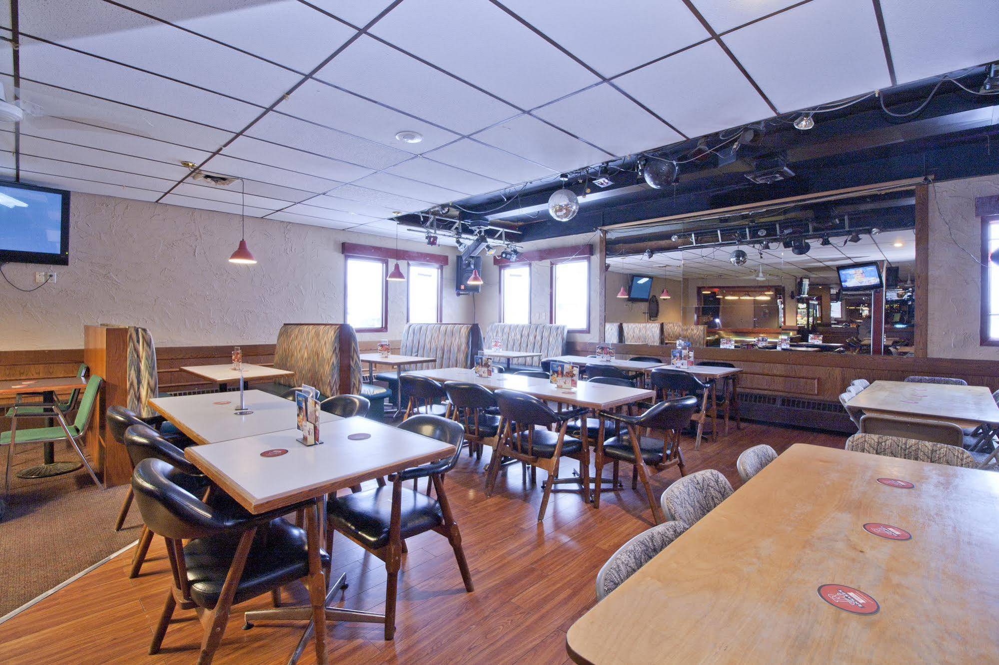 Springs Motor Inn Wainwright Dış mekan fotoğraf